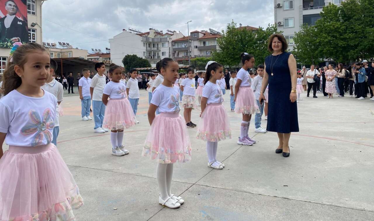 Dalaman’da 23 Nisan Coşkusu Okul Bahçesine Taştı 11